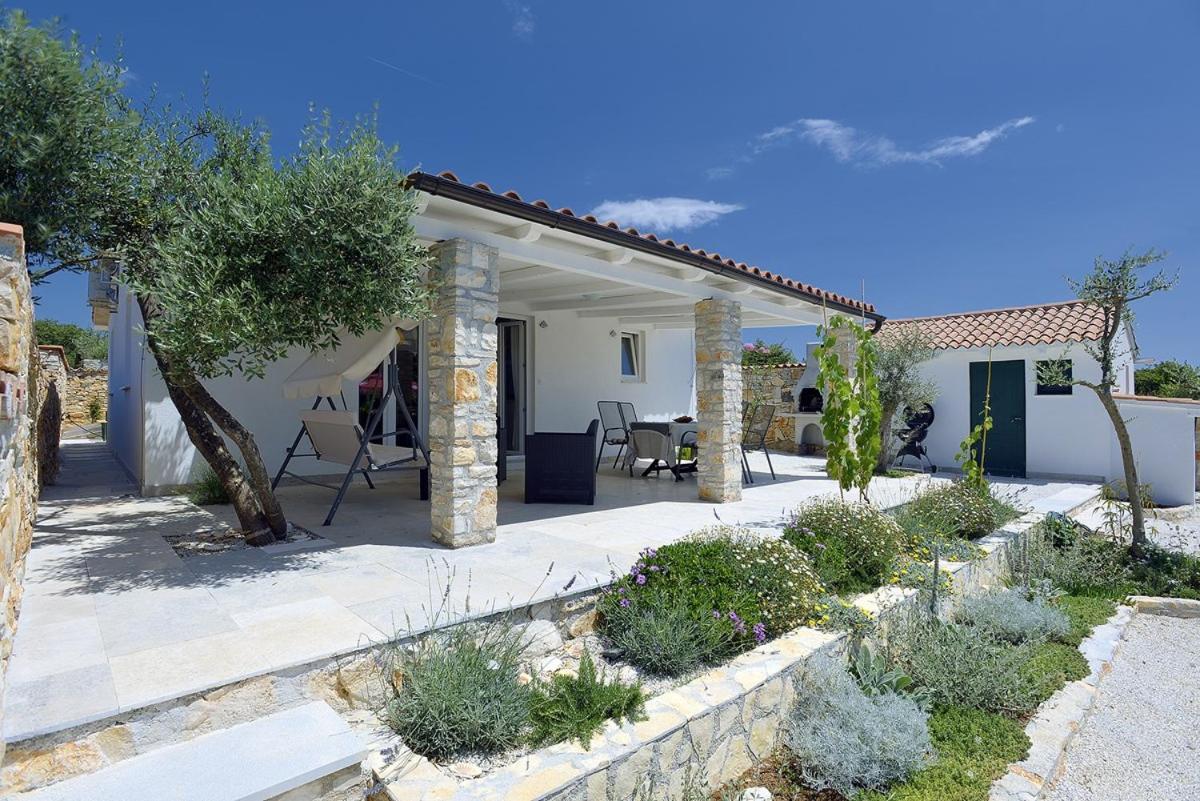 Villa Emily Peroj Exterior foto